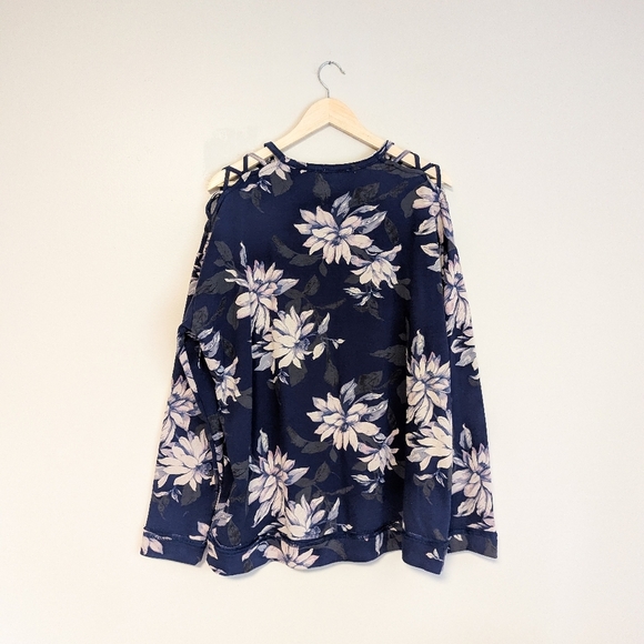 Easel Navy Floral Cold Shoulder Pullover - Picture 2 of 4